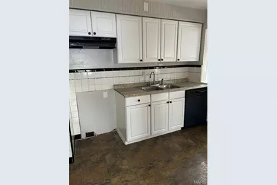 10142 Newbold Drive, Bellefontaine Neighbors, MO 63137 - Photo 5