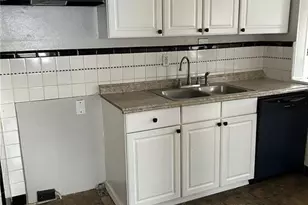 10142 Newbold Dr, Bellefontaine Neighbors, MO 63137 - Photo 5