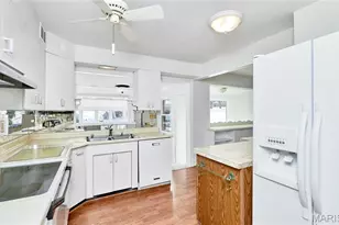 4650 Venarde Dr, Saint Louis, MO 63128 - Photo 3