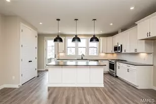 1347 W Gateway Heights W, Richmond Heights, MO 63144 - Photo 5