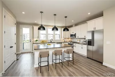 1347 W Gateway Heights W, Richmond Heights, MO 63144 - Photo 3