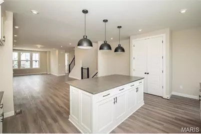 1347 W Gateway Heights W, Richmond Heights, MO 63144 - Photo 9