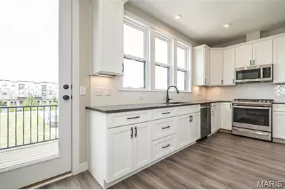 1347 W Gateway Heights W, Richmond Heights, MO 63144 - Photo 7