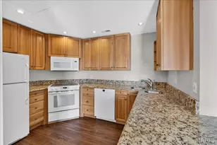 9117 N Swan Cir, Saint Louis, MO 63144 - Photo 9