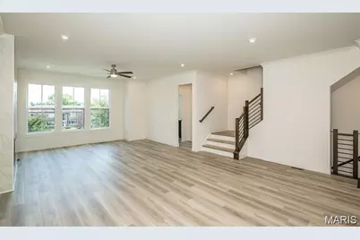 8975 Eager Road, Richmond Heights, MO 63144 - Photo 17