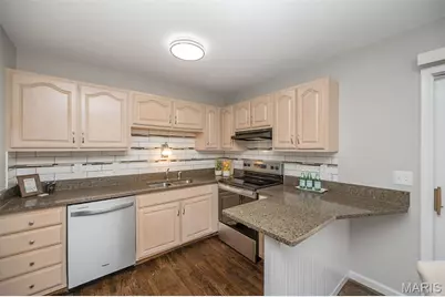 2325 Charlemagne Drive, Maryland Heights, MO 63043 - Photo 9