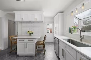 8417 Colonial Ln, Saint Louis, MO 63124 - Photo 13