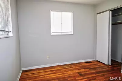 105 Clearview Drive, Florissant, MO 63033 - Photo 9