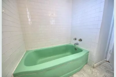 105 Clearview Drive, Florissant, MO 63033 - Photo 11
