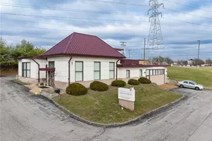 357 N Woods Mill Rd, Chesterfield, MO 63017 - Photo 1