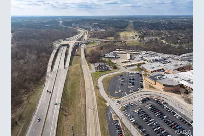 357 N Woods Mill Road, Chesterfield, MO 63017 - Photo 9