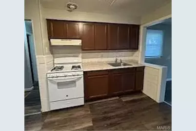 10130 Newbold Drive, Bellefontaine Neighbors, MO 63137 - Photo 5