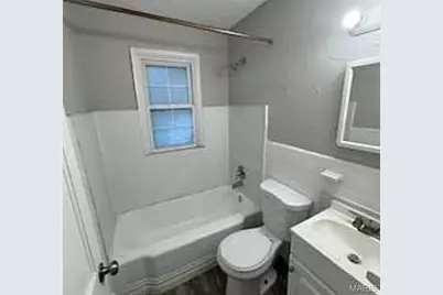 10130 Newbold Drive, Bellefontaine Neighbors, MO 63137 - Photo 7