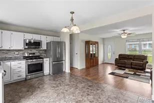 6540 Towne Woods Dr, Oakville, MO 63129 - Photo 13