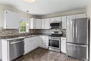 6540 Towne Woods Dr, Oakville, MO 63129 - Photo 11