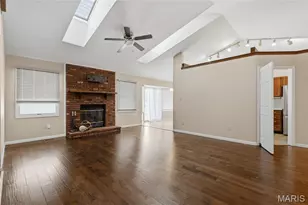 2612 White Manor Ct, Saint Louis, MO 63114 - Photo 9