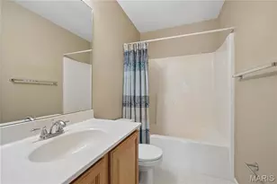 1565 Glenn Brooke Woods Cir, Ballwin, MO 63021 - Photo 17