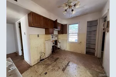 1031 Farmview Drive, Saint Louis, MO 63138 - Photo 7