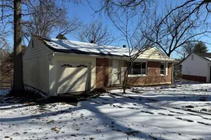 100 Florwood Ct, Saint Louis, MO 63135 - Photo 3