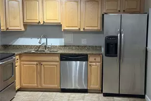 950 E Rue De La Banque, Creve Coeur, MO 63141 - Photo 5