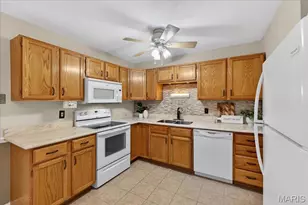 11846 Sologne Ct, Maryland Heights, MO 63043 - Photo 11