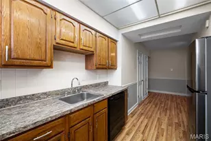 7545 Wellington Way, Saint Louis, MO 63105 - Photo 17