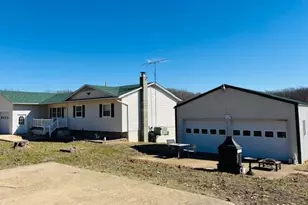 205 and 207 Center Point Rd, Shelbyville, MO 65565 - Photo 5