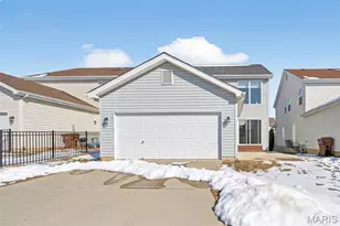 1319 Commons Cir, Saint Charles, MO 63304 - Photo 31