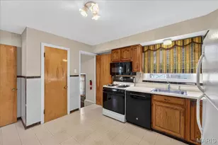 190 St Baptista Ln, Florissant, MO 63031 - Photo 13