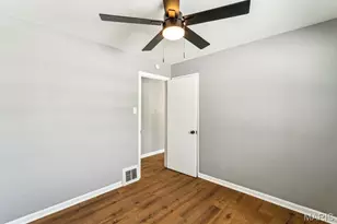 10008 Meadowfield Ln, Saint Louis, MO 63128 - Photo 13