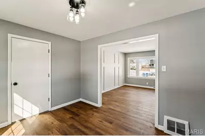 10008 Meadowfield Lane, Saint Louis, MO 63128 - Photo 7