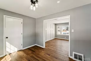 10008 Meadowfield Ln, Saint Louis, MO 63128 - Photo 7