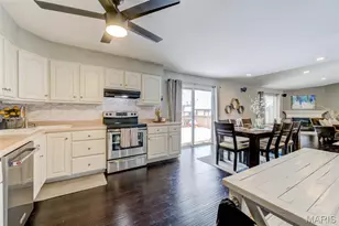 12240 Spring Pl Ct, Maryland Heights, MO 63043 - Photo 5