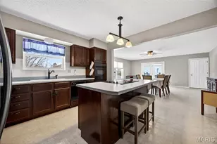 244 E Governor Pl, Saint Charles, MO 63301 - Photo 7