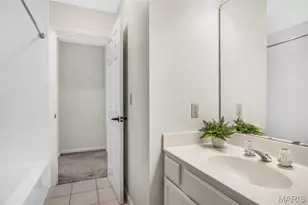 17104 Hillcrest Field Ct, Chesterfield, MO 63005 - Photo 27