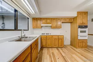 12071 Ameling Rd, Maryland Heights, MO 63043 - Photo 11