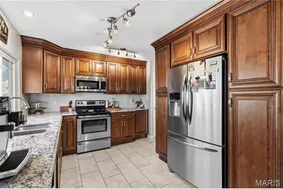 717 Woodrun Drive, Ballwin, MO 63021 - Photo 3