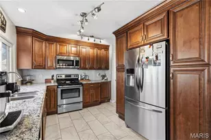 717 Woodrun Dr, Ballwin, MO 63021 - Photo 3