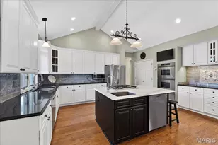 2603 Stonebriar Ridge Ct, Chesterfield, MO 63017 - Photo 7