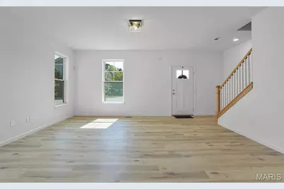 7119 Trainor Place, Saint Louis, MO 63116 - Photo 3