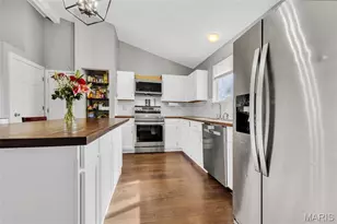 1108 Mendoza Dr, Saint Peters, MO 63376 - Photo 9