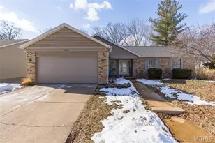 6835 Bear Creek Dr, Saint Louis, MO 63129 - Photo 3