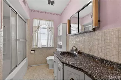 46 Garden Lane, Maryland Heights, MO 63043 - Photo 15