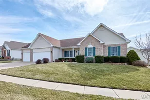 134 Huntington Crossing Dr, Saint Peters, MO 63376 - Photo 3