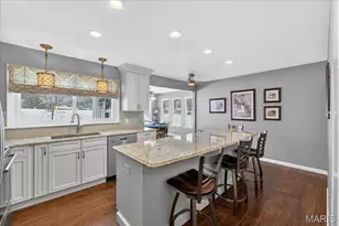 10520 Hackamore Ln, Saint Louis, MO 63128 - Photo 7