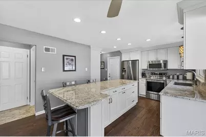 10520 Hackamore Lane, Saint Louis, MO 63128 - Photo 9