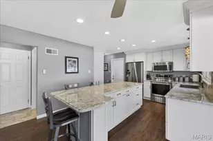 10520 Hackamore Ln, Saint Louis, MO 63128 - Photo 9