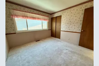 890 Meadowgrass Drive, Florissant, MO 63033 - Photo 13