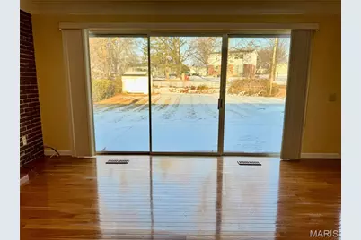 890 Meadowgrass Drive, Florissant, MO 63033 - Photo 9