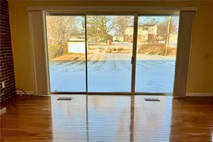 890 Meadowgrass Dr, Florissant, MO 63033 - Photo 9